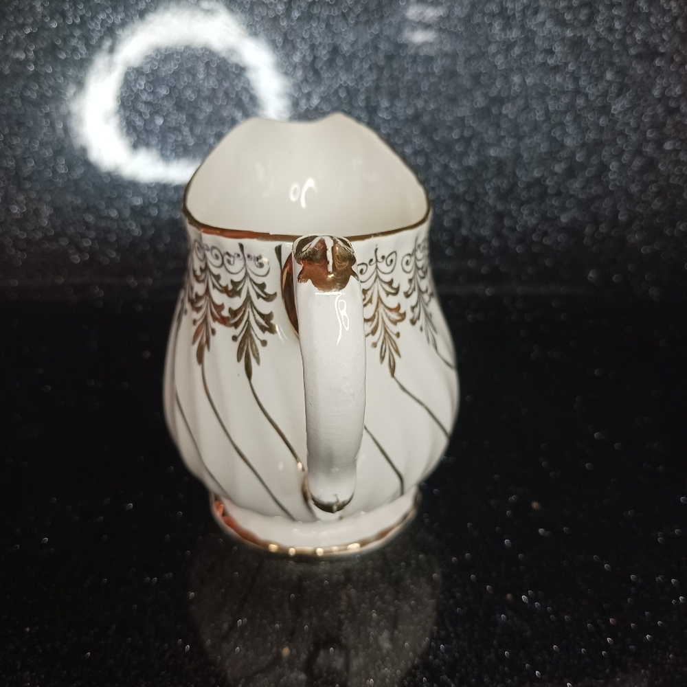 Vintage Sadler Cream and Gold Ornate Creamer. - Picture 3 of 6